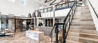 Tropical Hideaway: Amazing 3-Bed Oasis with Pool