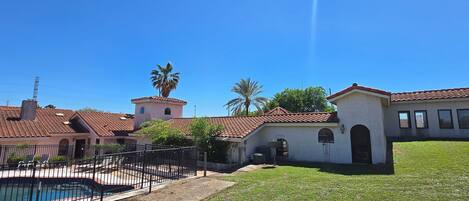 المنشأة من الخارج