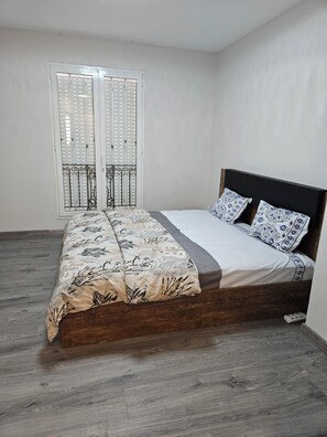 2 chambres, fer et planche à repasser, Wi-Fi, draps fournis