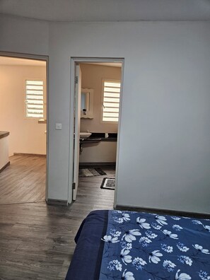 2 quartos, ferros/tábuas de passar roupa, Wi-Fi, roupa de cama