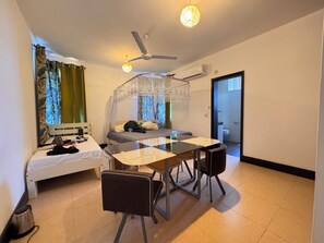 5 chambres, fer et planche à repasser, Wi-Fi, draps fournis
