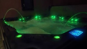 A hot tub with green LED lights and a control panel. - Cocon d'Amour & Spa (Le Thoronet)