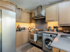 Jääkaappi, mikroaaltouuni, astianpesukone