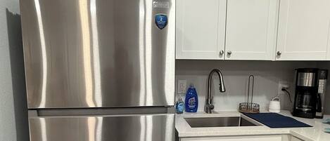 Microwave, oven, stovetop, coffee/tea maker