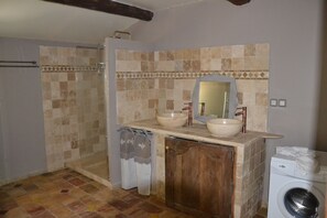 Dusche, Haartrockner, Toilettenpapier