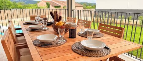 Outdoor dining