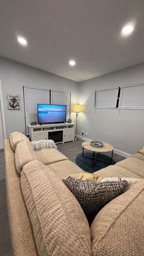 TV, fireplace