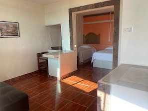 Habitación junior, vista a la ciudad | Wifi gratis 