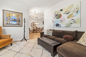 Smart TV, fireplace, stereo