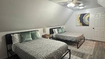 4 habitaciones, caja de seguridad en la habitación y escritorio