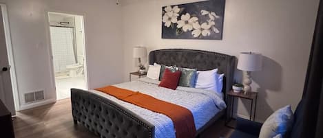 4 chambres, coffre-fort, bureau, fer et planche Ă repasser