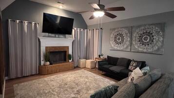 Smart-tv en een open haard