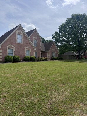 Exterior - Warmth & Charming, Cozy 4BR Brick Home with Private Pool in Olive Branch (Olive Branch)