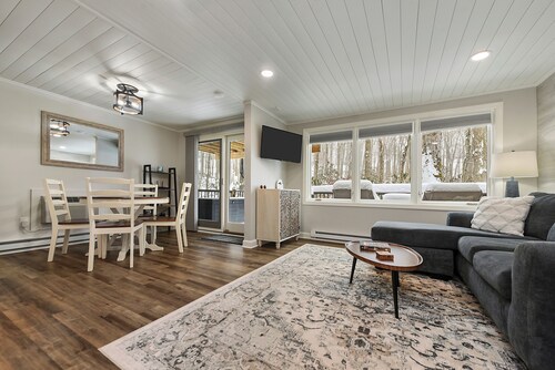 Cozy 1 bedroom condo nestled in the heart of The Laurel Highlands.