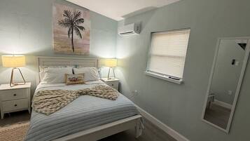 2 chambres, bureau, fer et planche Ă repasser, lit parapluie