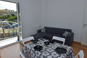 City Apartment, Mountain View | Living area