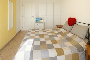 1 bedroom, WiFi, bed sheets