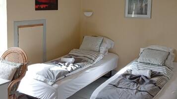 Family Quadruple Room | Living area