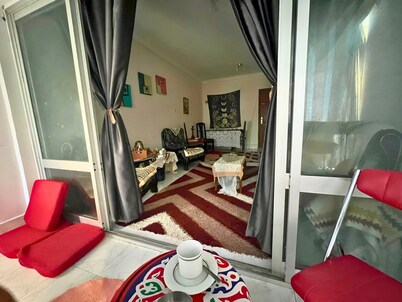 Gadou 2BR Private Balcony, Wifi &hotel-quality Beds Port Saids Prime Location