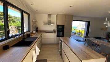 Micro-ondes, four, plaque de cuisson, lave-vaisselle