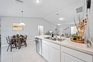 Interior - Relax and Recharge in Beautiful and comfortable cozy Cape Coral home! (Cape Coral)