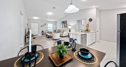 Relax and Recharge in Beautiful and comfortable cozy Cape Coral home!