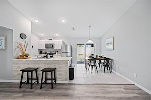 Fridge, microwave, oven, stovetop - Relax and Recharge in Beautiful and comfortable cozy Cape Coral home! (Cape Coral)