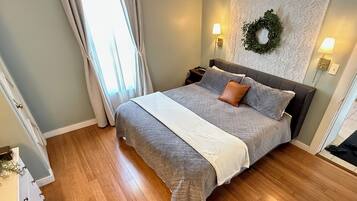 1 habitación, tabla de planchar con plancha, cuna de viaje y wifi