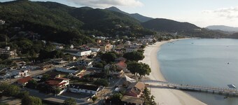 Cozy house with bathtub - 5 min from Praia do Centro, Porto Belo