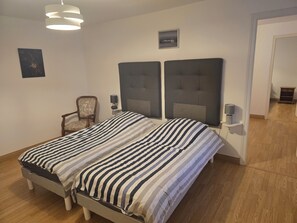 3 bedrooms, iron/ironing board, free WiFi, bed sheets