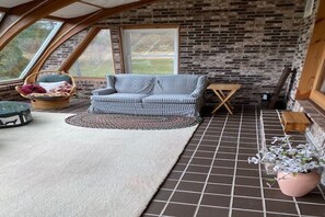 Interior - Charming 3-bedroom country house with AC, WiFi near Ski Sawmill (Morris)