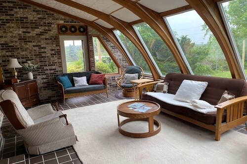 Charming 3-bedroom country house with AC, WiFi near Ski Sawmill