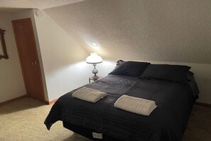3 bedrooms, desk, iron/ironing board, travel cot
