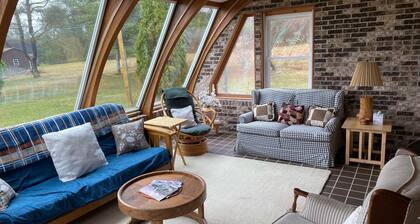 Charming 3-bedroom country house with AC, WiFi near Ski Sawmill
