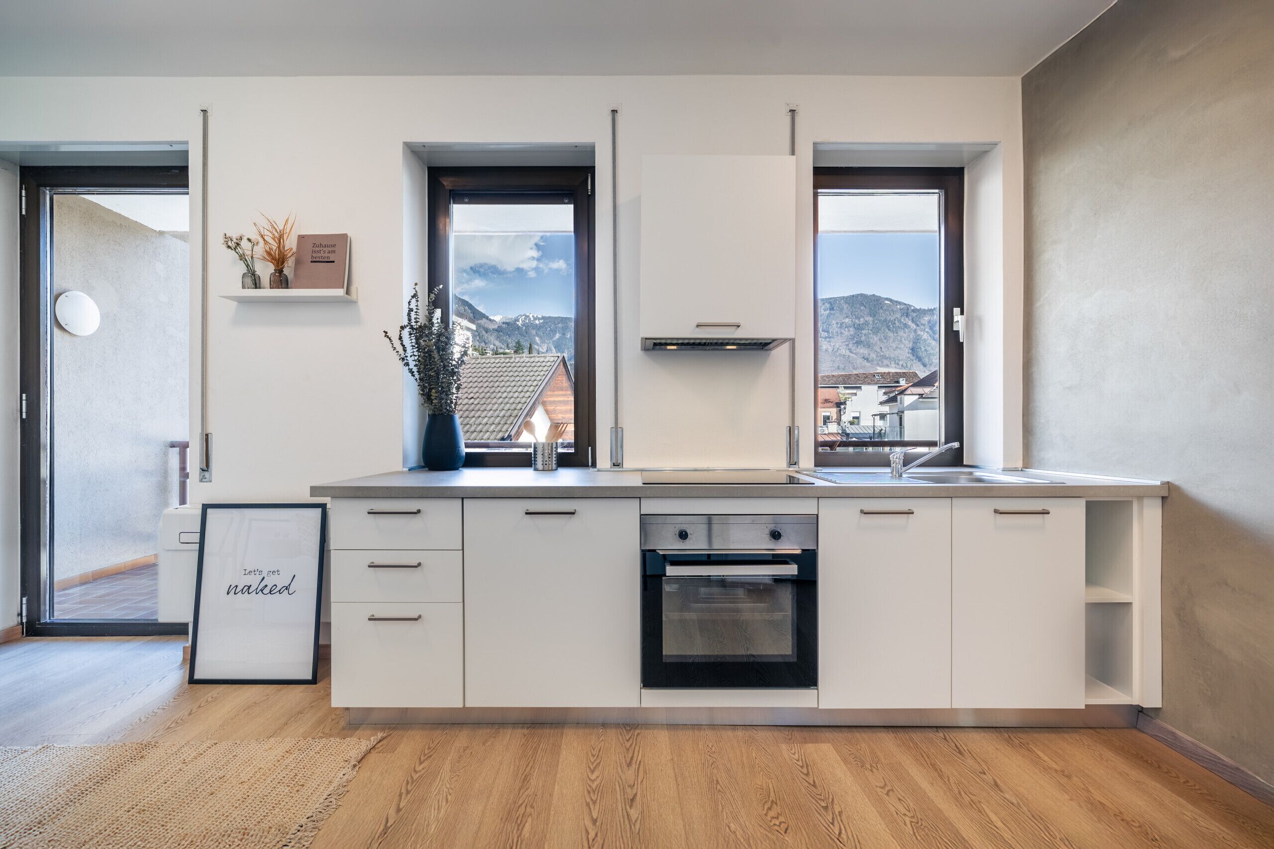 Refrigerador, parrilla de estufa, lavavajillas y utensilios de cocina 