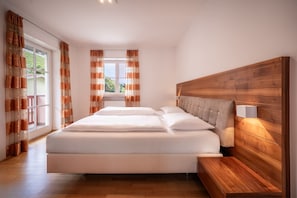2 bedrooms, WiFi (free), bed sheets
