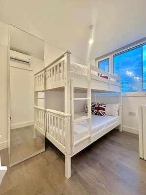 Quadruple Room | Desk, free WiFi - Pentonville Rooms (London)