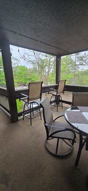Property grounds - Mid Century Modern Condo at Lake of the Ozarks. Step back in time and relax! (Osage Beach)