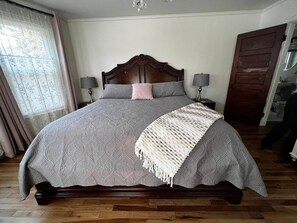 1 chambre, fer et planche à repasser, lit de bébé portatif, Wi-Fi
