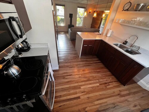 Willard Beach: Cozy Apartment with a King Size Bed