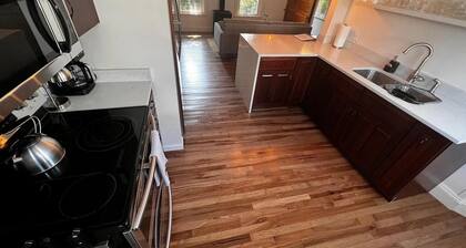 Willard Beach: Cozy Apartment with a King Size Bed