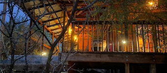 See the Big 5 from the viewing deck of this incredible riverside bush lodge!