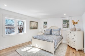 2 habitaciones, tabla de planchar con plancha y cuna de viaje 