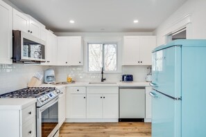 Réfrigérateur, micro-ondes, four, lave-vaisselle