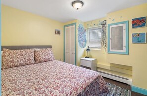 2 chambres, fer et planche à repasser, lit de bébé portatif