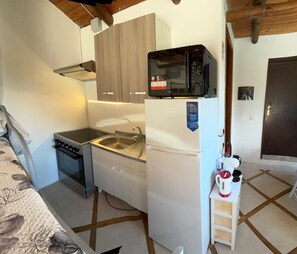 Refrigerador, microondas, horno, lavavajillas