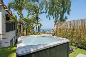 Baignoire à remous extérieure