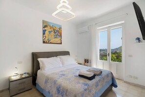 4 bedrooms, iron/ironing board, travel cot, free WiFi