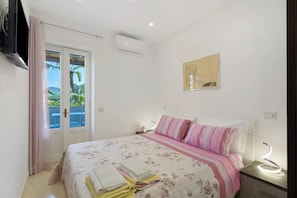 4 bedrooms, iron/ironing board, travel crib, free WiFi