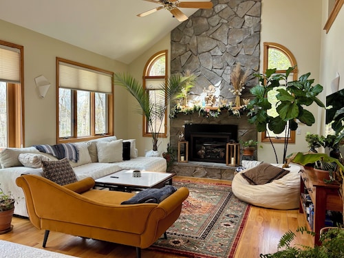 Hummingbird Haven is a Berkshires Retreat surrounded by Nature and Local Charm.
